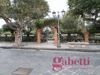 Casa Indipendente in Vendita a Santo Stefano di Camastra, zona centro, 135'000€, 150 m²