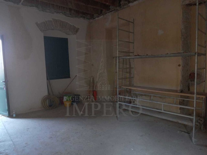 Attività commerciale in Vendita a Vallecrosia, 100'000€, 46 m²