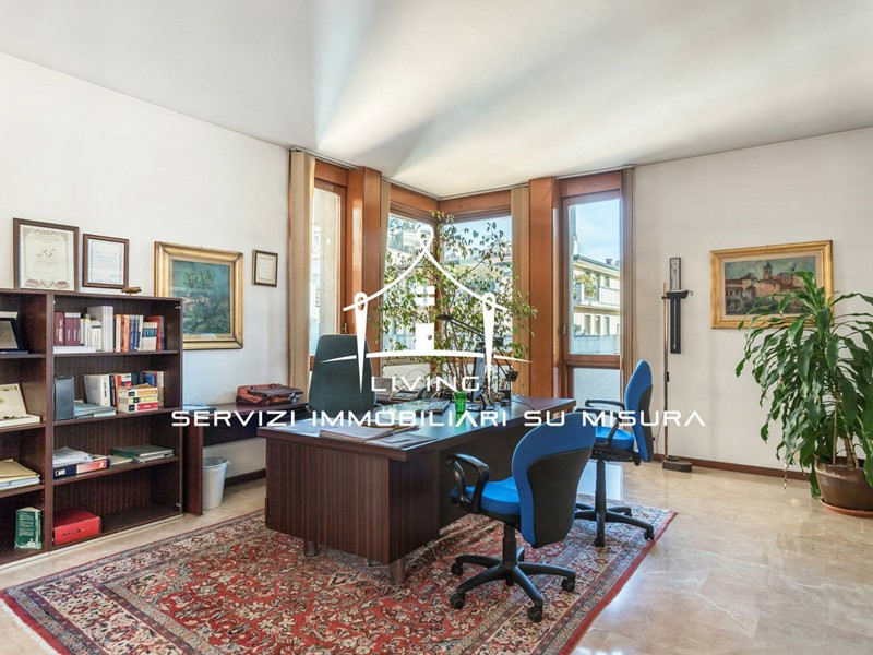 Ufficio in Affitto a Bergamo, zona Centrale, 1'500€, 200 m², arredato