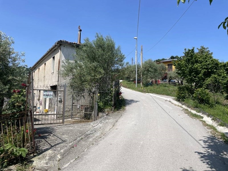 Casa Indipendente in Vendita a Montemarano, 40'000€, 150 m²