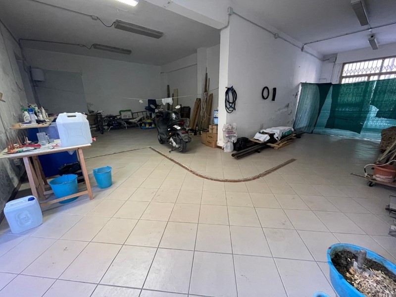Magazzino in Vendita a Poggibonsi, 65'000€, 80 m²