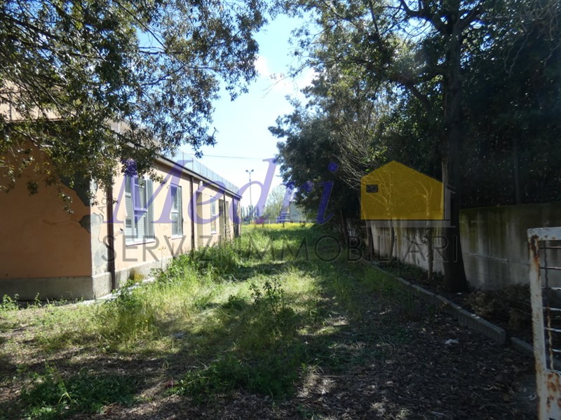 Casa Indipendente in Vendita a Cesenatico, zona Bagnarola, 190'000&euro;, 450 m², con Box
