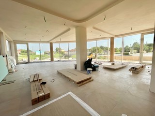 Immobile commerciale in Affitto a Pietrasanta, zona pietrasanta, 2'200€, 120 m²