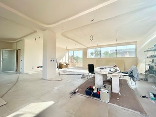 Immobile commerciale in Affitto a Pietrasanta, zona pietrasanta, 2'200€, 120 m²