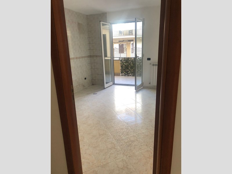 Appartamento in Affitto a Frattamaggiore, 600€, 95 m², con Box
