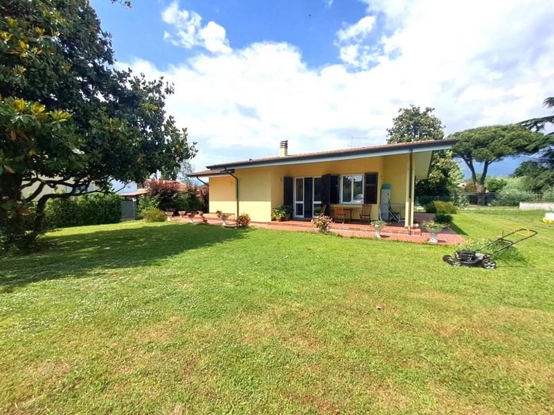 Villa in Vendita a Massa, zona Marina di Massa, 499'000€, 120 m²
