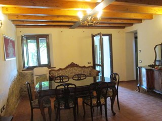 Villetta a schiera in Affitto a Lesignano de' Bagni, zona VIA DEL FIENILE 14, 900€, 154 m², arredato