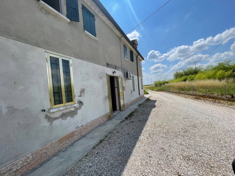Casa Indipendente in Vendita a Ferrara, zona Marrara, 50'000€, 80 m²