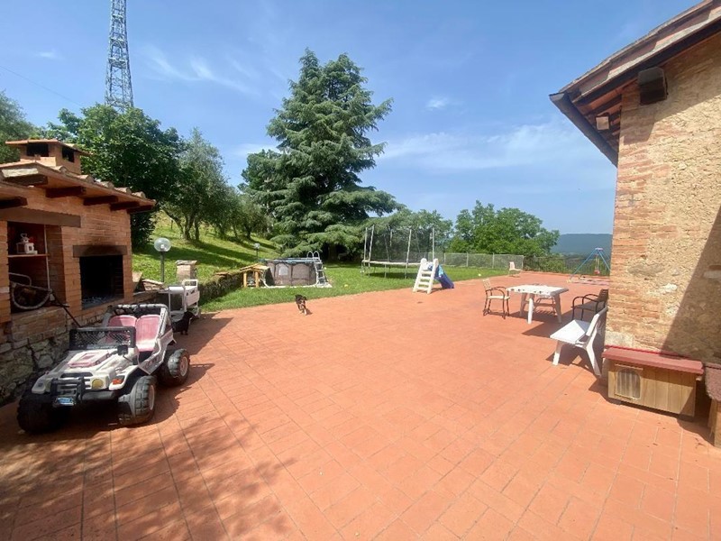 Casale in Vendita a Siena, zona Montalbuccio, 880'000€, 335 m², arredato