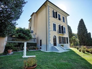 Casa Indipendente in Vendita a Carrara, 980'000€, 350 m², con Box
