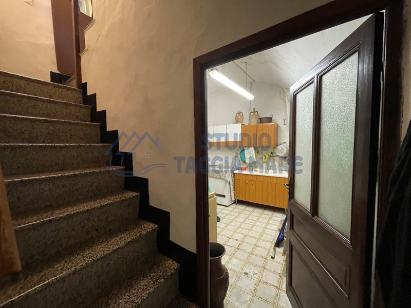 Quadrilocale in Vendita a Taggia, zona Arma Di Taggia, 67'000€, 120 m²