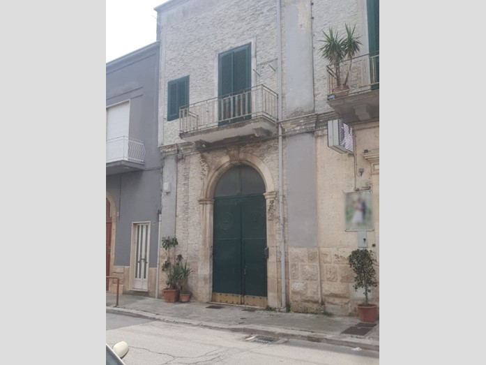 Casa Indipendente in Vendita a Adelfia, 100'000€, 230 m²