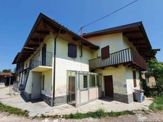 Casale in Vendita a Trofarello, 400'000€, 250 m²