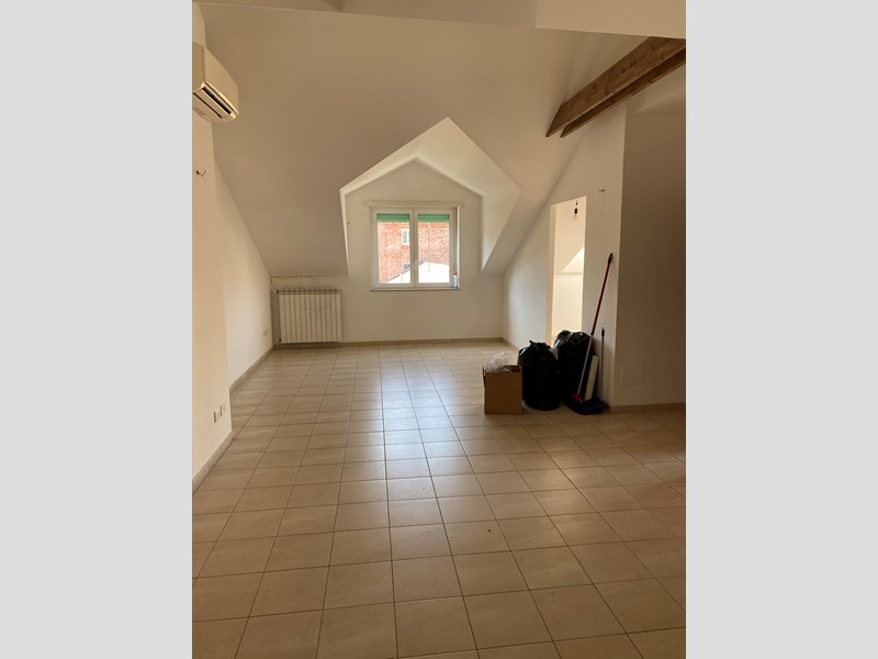 Quadrilocale in Affitto a Chivasso, zona Via Demetrio Cosola n 40, 550€, 80 m²