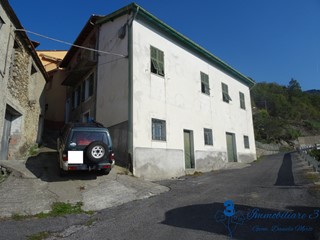 Casa Indipendente in Vendita a Aquila d'Arroscia, 159'000€, 211 m²