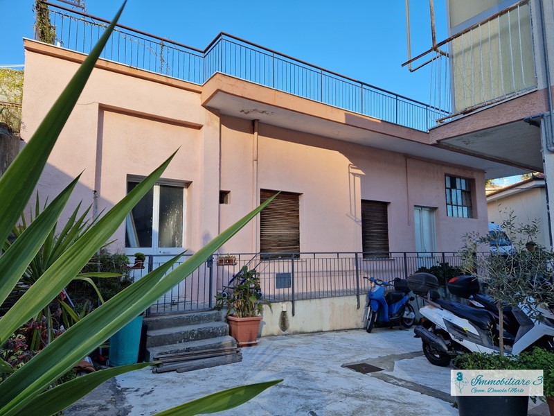 Magazzino in Vendita a Alassio, 220'000€, 185 m²