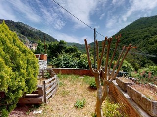 Casa Semi Indipendente in Vendita a Carrara, zona Colonnata, 195'000€, 220 m²