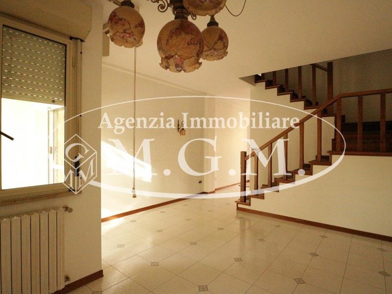 Appartamento in Vendita a Pontedera, 155'000€, 85 m², arredato