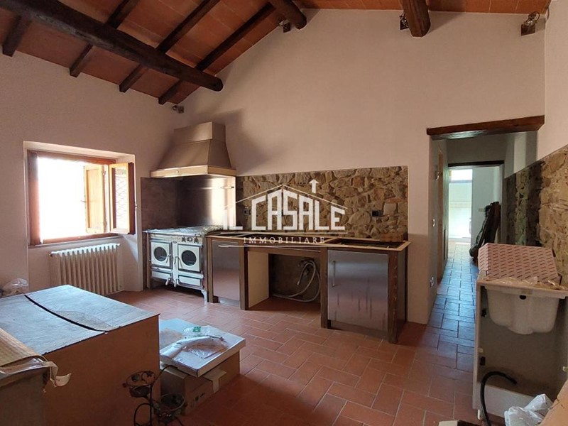 Rustico in Vendita a Londa, zona Londa, 165'000€, 190 m²