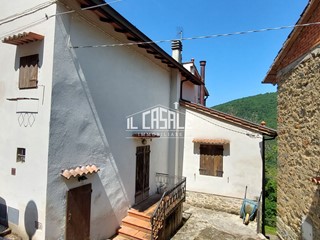 Rustico in Vendita a Londa, zona Londa, 165'000€, 190 m²