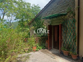 Rustico in Vendita a Londa, zona Londa, 125'000€, 110 m²