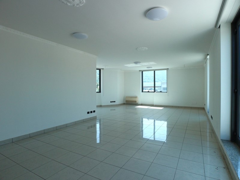 Ufficio in Vendita a Iseo, 255'000€, 104 m²