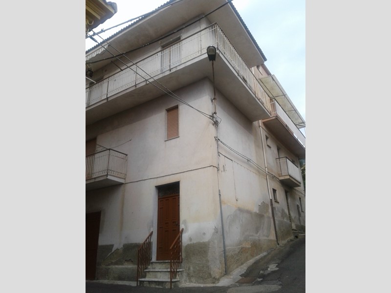 Casa Semi Indipendente in Vendita a Lamezia Terme, 57'000€, 140 m²