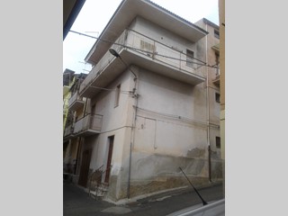 Casa Semi Indipendente in Vendita a Lamezia Terme, 57'000€, 140 m²