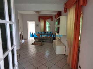 Casa Indipendente in Vendita a Carrara, 430'000€, 110 m², arredato