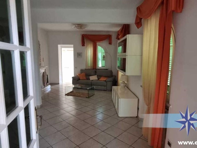 Casa Indipendente in Vendita a Carrara, 430'000€, 110 m², arredato