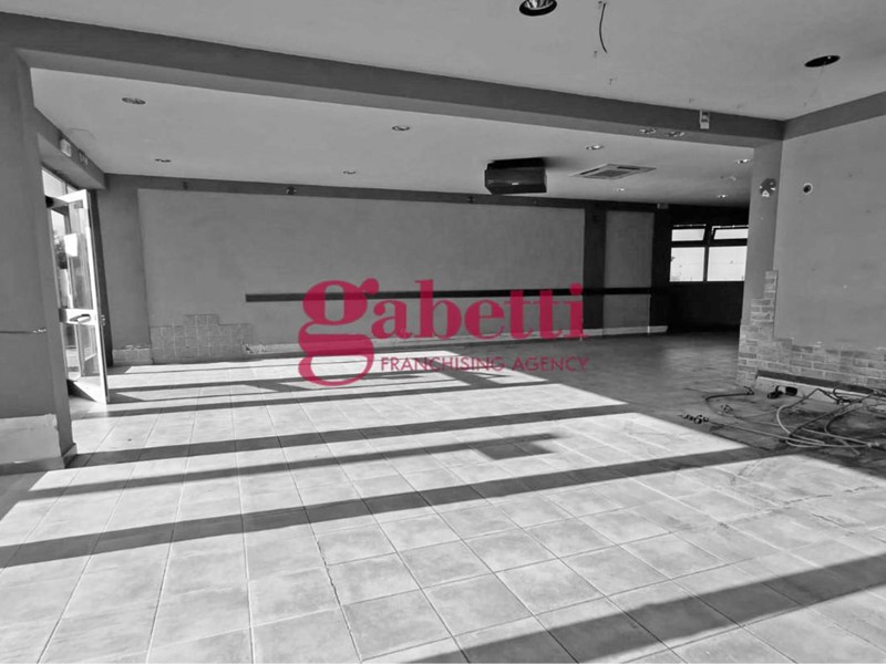 Immobile commerciale in Affitto a San Giuliano Terme, zona Ghezzano, 2'400€, 200 m²