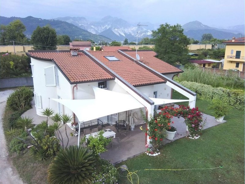 Casa Indipendente in Vendita a Carrara, zona Marina Di Carrara, 850'000€, 200 m²