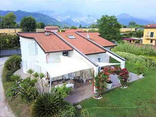 Casa Indipendente in Vendita a Carrara, zona Marina Di Carrara, 850'000€, 200 m²