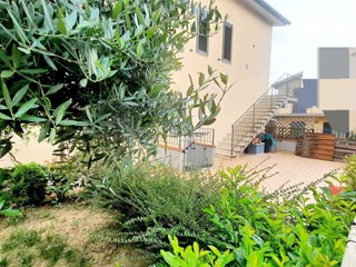Quadrilocale in Vendita a Rapolano Terme, zona Serre Di Rapolano, 153'000€, 55 m², con Box