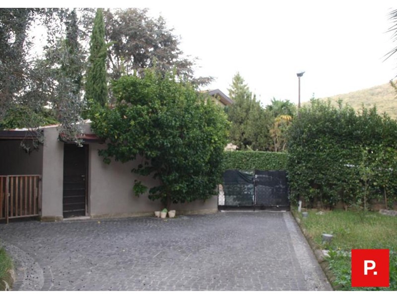 Villa in Vendita a Caserta, zona Vaccheria, 650'000€, 350 m²