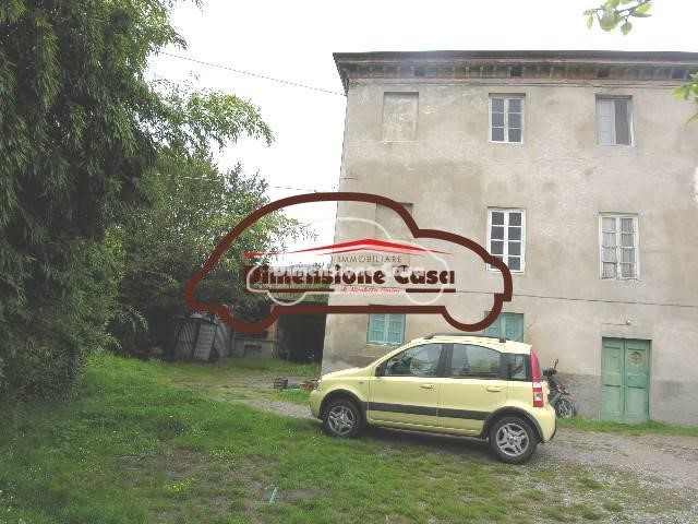 Casa Semi Indipendente in Vendita a Lucca, zona Arsina, 320'000€, 231 m²