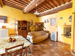 Bilocale in Vendita a Monterotondo Marittimo, 60'000€, 63 m², arredato