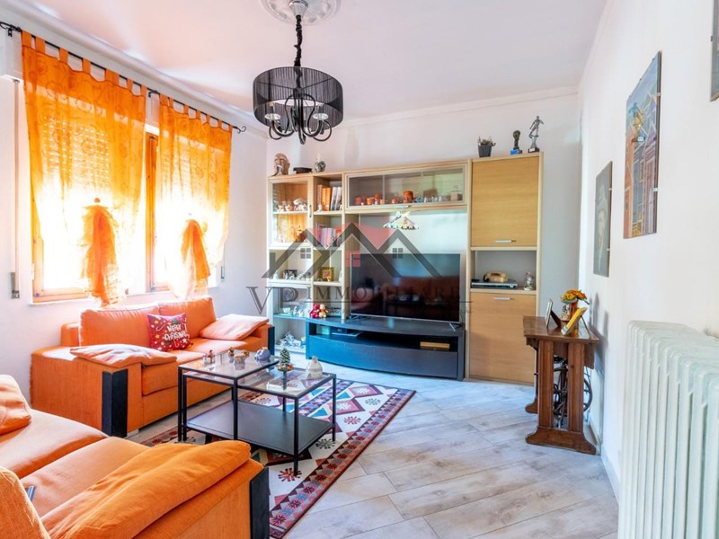 Casa Indipendente in Vendita a Pomarance, 230'000€, 173 m², arredato, con Box