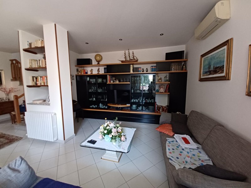 Casa Semi Indipendente in Vendita a Vinci, 450'000€, 210 m², con Box