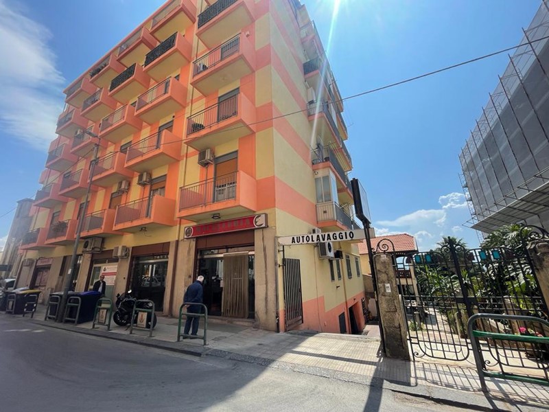 Magazzino in Vendita a Messina, 98'000€, 390 m²