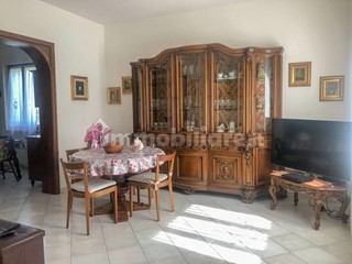 Villa in Vendita a Carrara, zona Avenza, 600'000€, 270 m², arredato, con Box