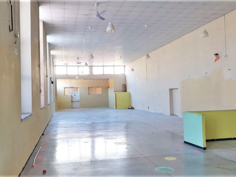 Immobile commerciale in Affitto a Lucca, zona Santissima Annunziata, 2'350€, 345 m²