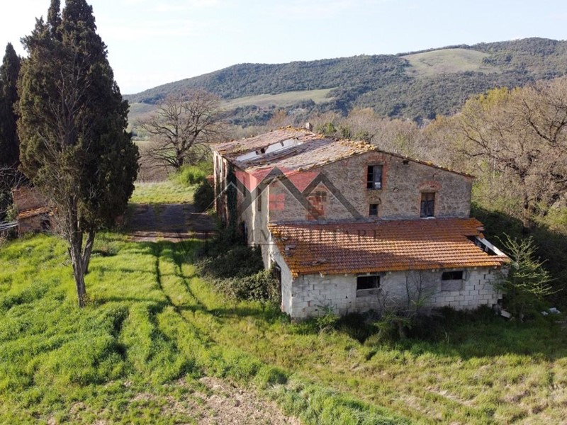 Casa di corte in Vendita a Pomarance, 369'000€, 1161 m², con Box