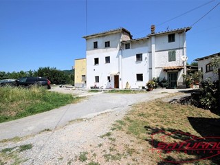 Appartamento in Vendita a Capannori, zona Gragnano, 298'000€, 140 m², arredato