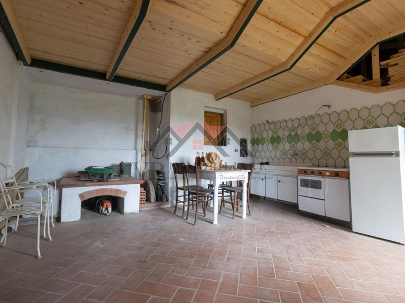 Casa di corte in Vendita a Pomarance, 160'000€, 144 m²