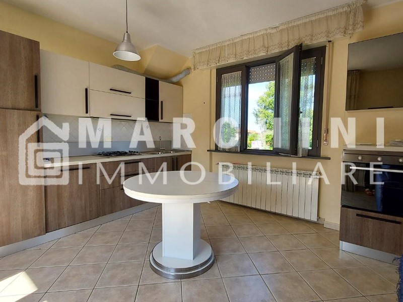 Appartamento in Vendita a Lucca, zona Picciorana, 219'000€, 110 m², arredato