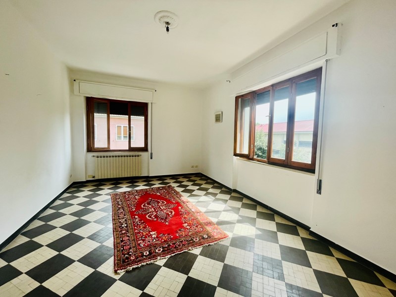 Appartamento in Vendita a Sarzana, 220'000€, 140 m²