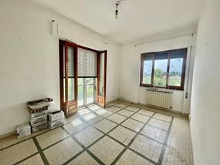 Appartamento in Vendita a Sarzana, 220'000€, 140 m²