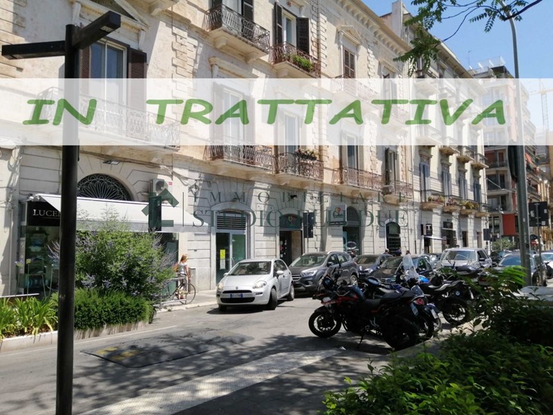 Immobile commerciale in Vendita a Bari, 450'000€, 106 m²