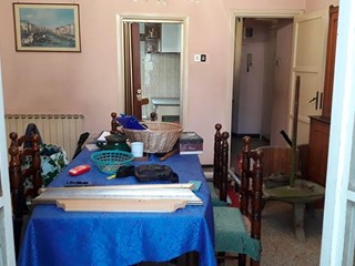 Appartamento in Vendita a Carrara, zona Sant'Antonio, 110'000€, 65 m², con Box